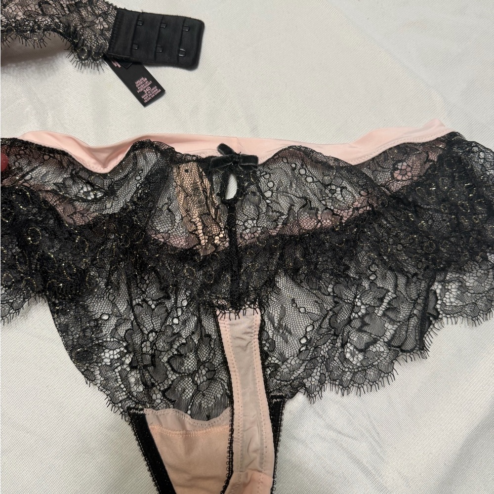 Victoria's Secret Black and Pink Lace Bra Set - Picture 12 of 12